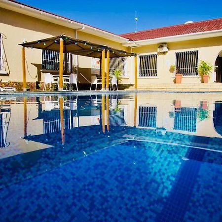 Bougainvilla Boutique Hotel & Restaurant Лубумбаши Екстериор снимка