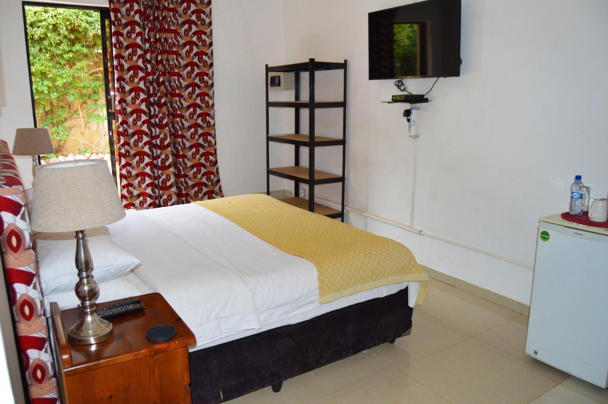 Bougainvilla Boutique Hotel & Restaurant Лубумбаши Екстериор снимка