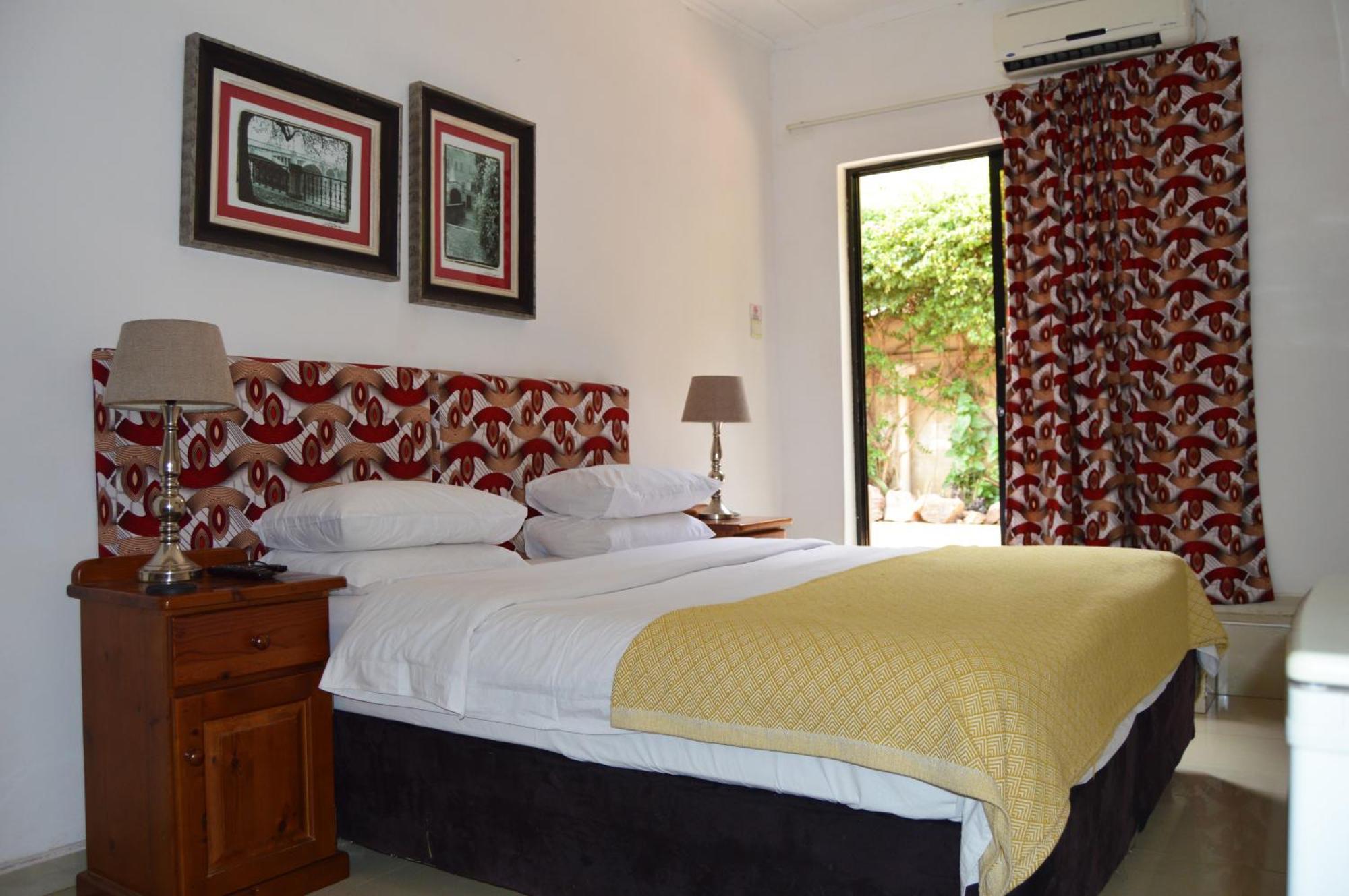Bougainvilla Boutique Hotel & Restaurant Лубумбаши Екстериор снимка