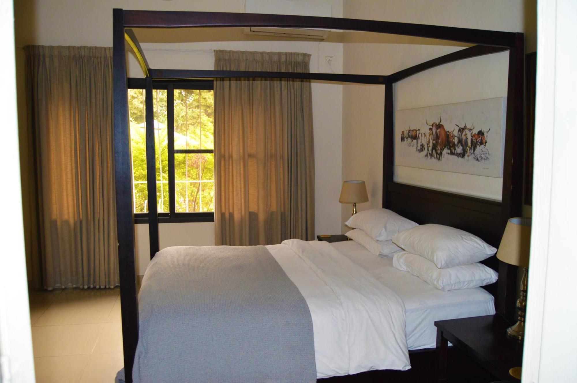 Bougainvilla Boutique Hotel & Restaurant Лубумбаши Екстериор снимка
