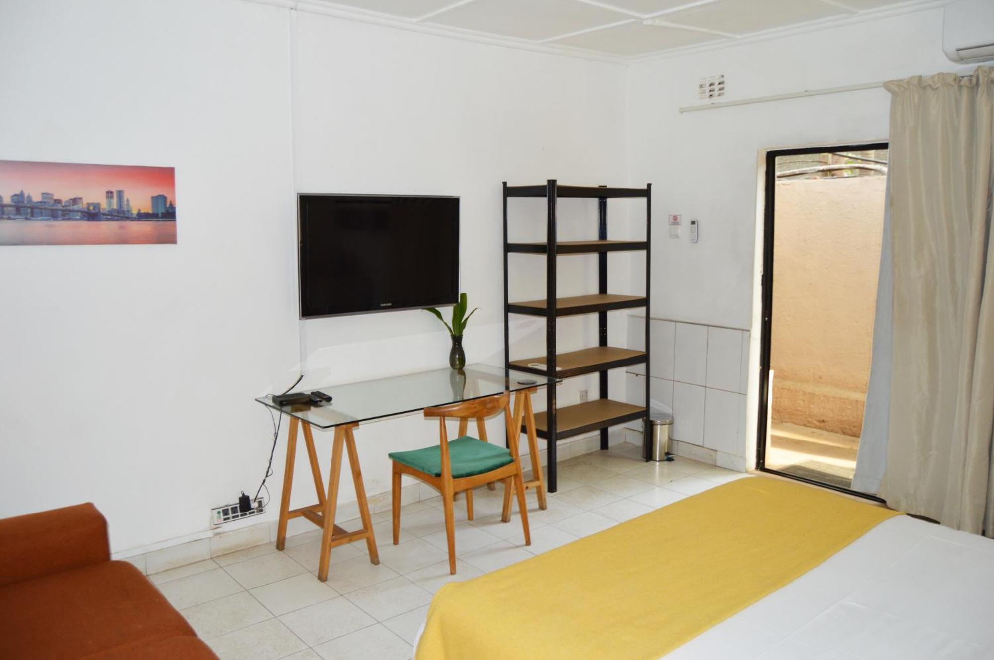 Bougainvilla Boutique Hotel & Restaurant Лубумбаши Екстериор снимка