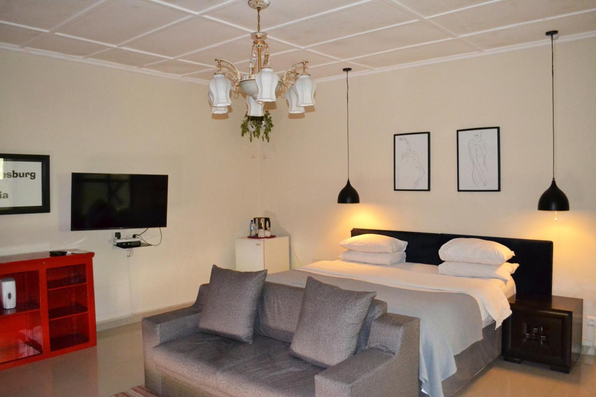 Bougainvilla Boutique Hotel & Restaurant Лубумбаши Екстериор снимка